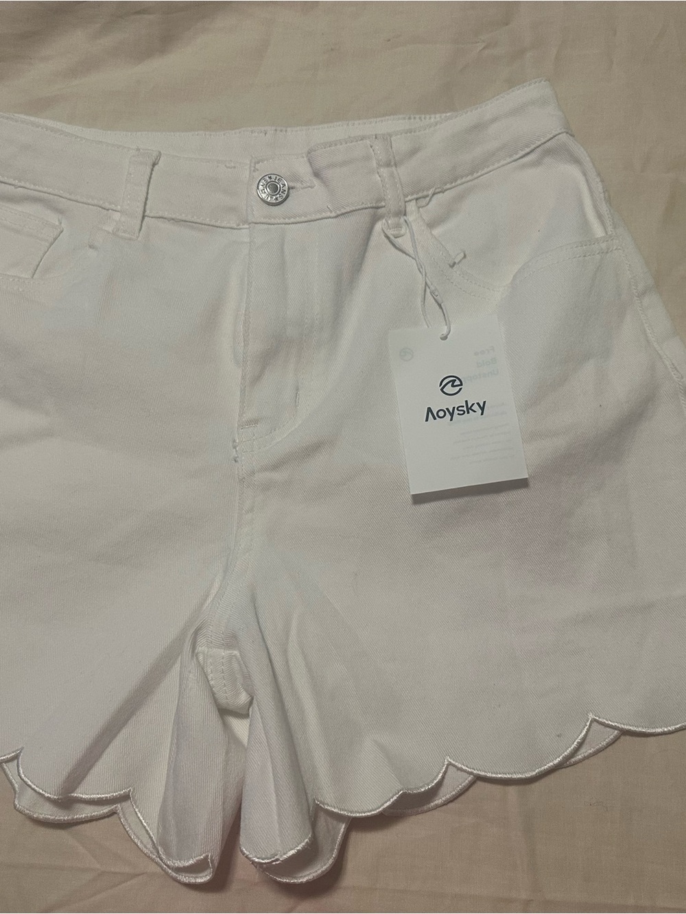 Amazon White High-Waist Scalloped Hem Women's Shorts